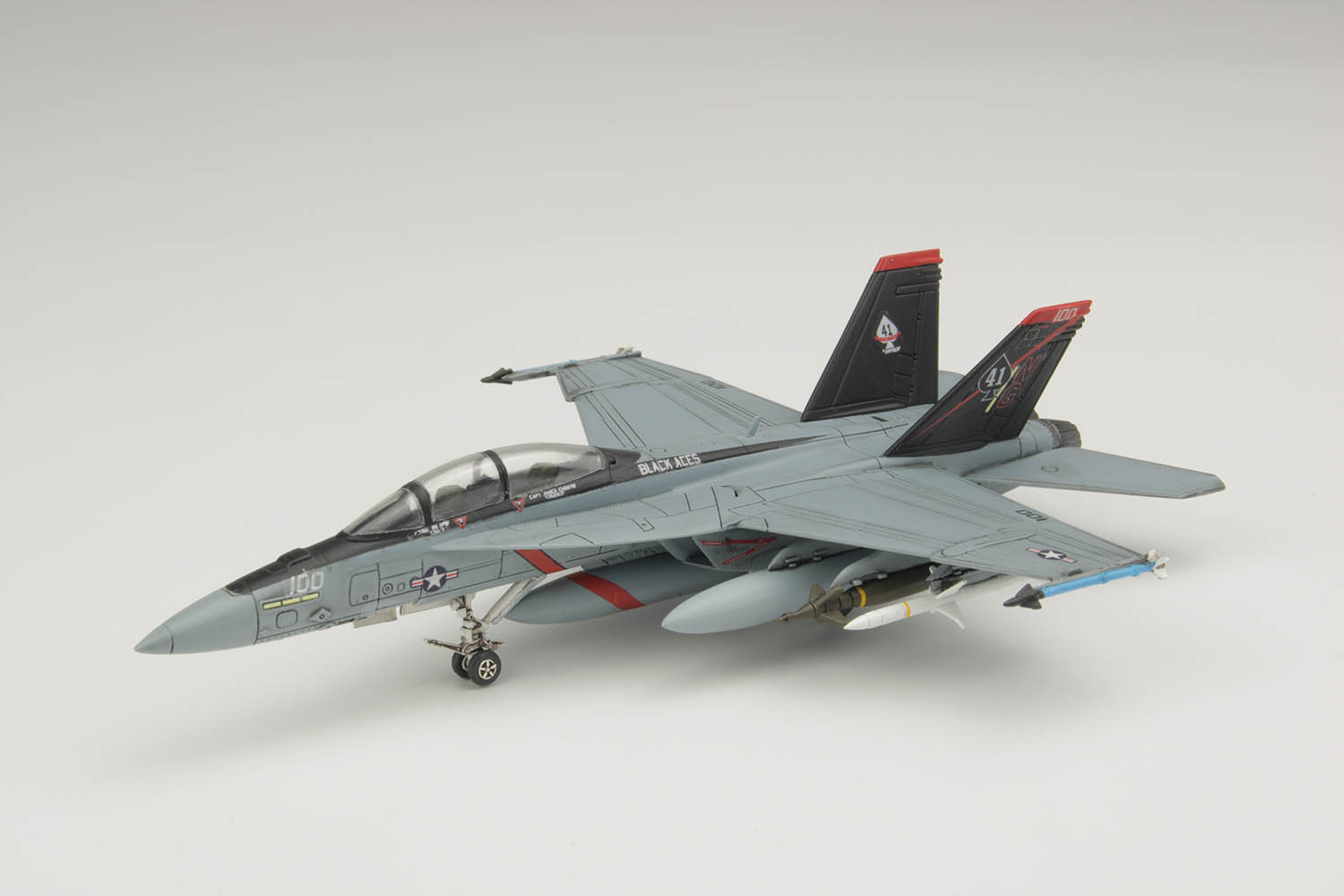 1/144 アメリカ海軍 艦上戦闘機 F/A-18F スーパーホーネット VFA-41 ブラックエイセス タムタムオンラインショップ札幌店 通販  ミリタリーモデル