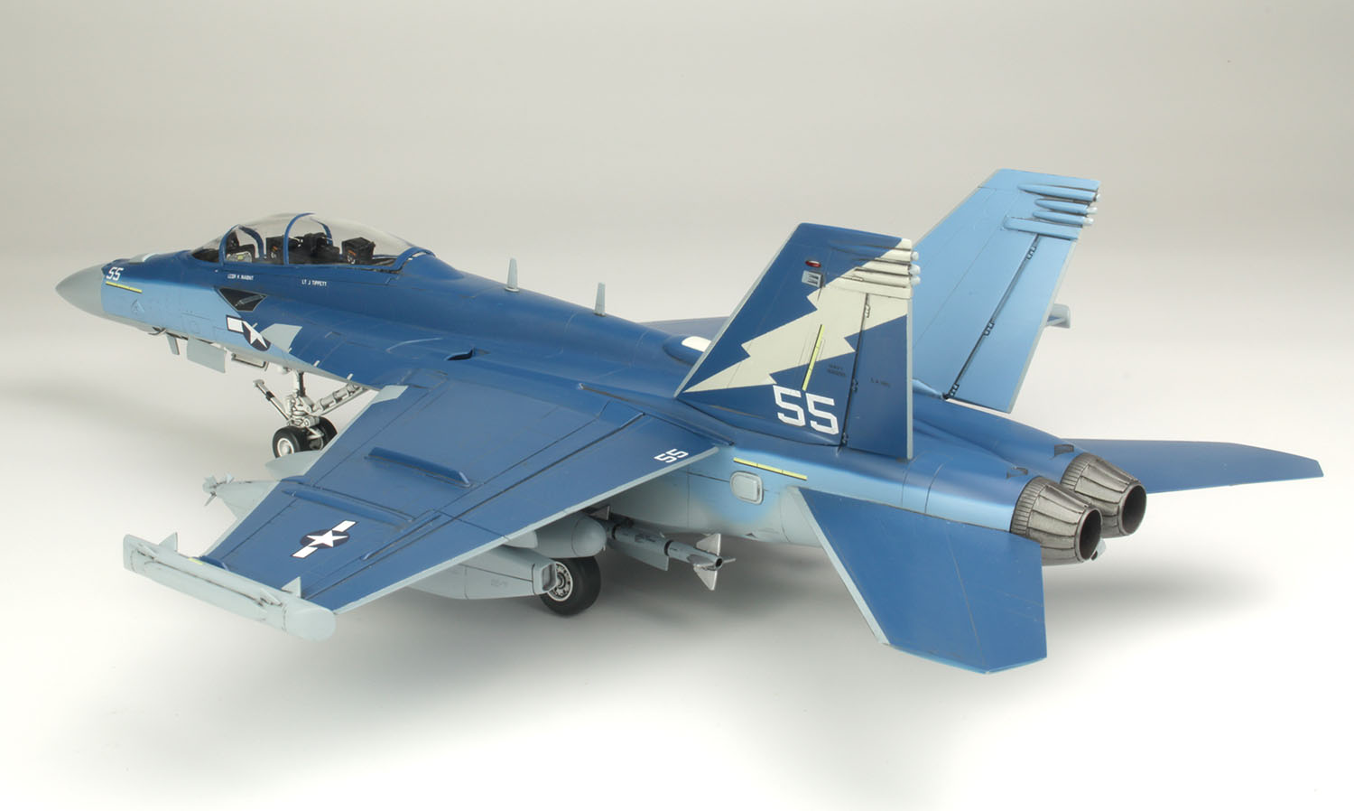 米海軍 戦闘機 F/A-18 ホーネット VFC-12 NFWS トップガン カーボン 