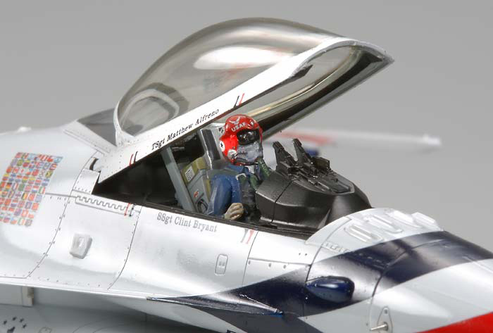 激安特価タミヤ 1/32 F-16C サンダーバーズ 未組立 非常に珍しいプラモデル アメリカ