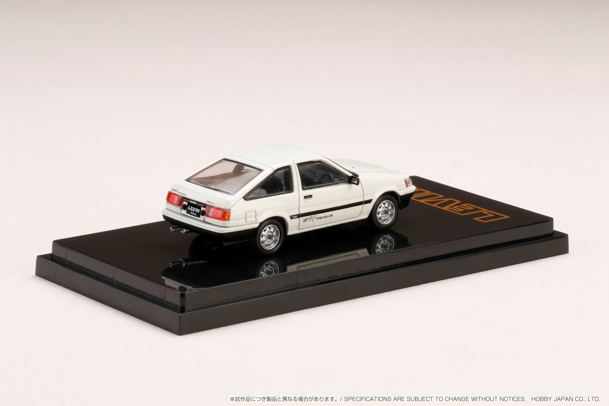 1/64 トヨタ カローラ レビン AE86 3 ドア GTV ホワイト タムタム 